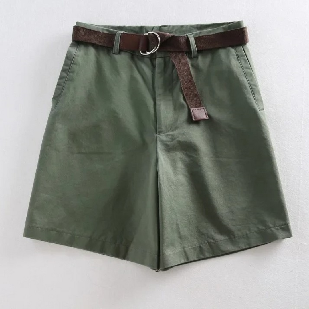 Relaxed women's shorts with high waist