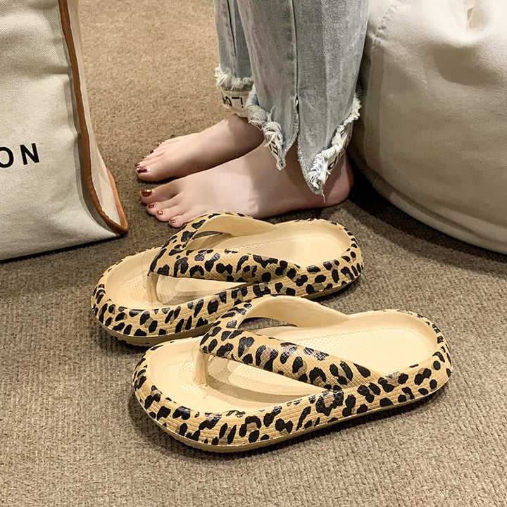 Comfortable flip-flops with leopard print