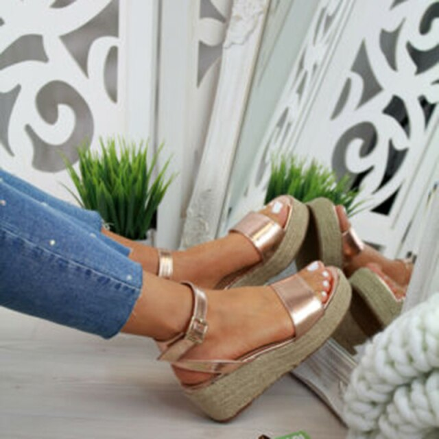 Comfortable sandals with thick soles