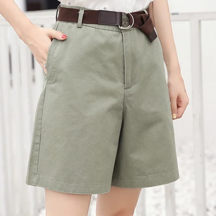 Relaxed women's shorts with high waist