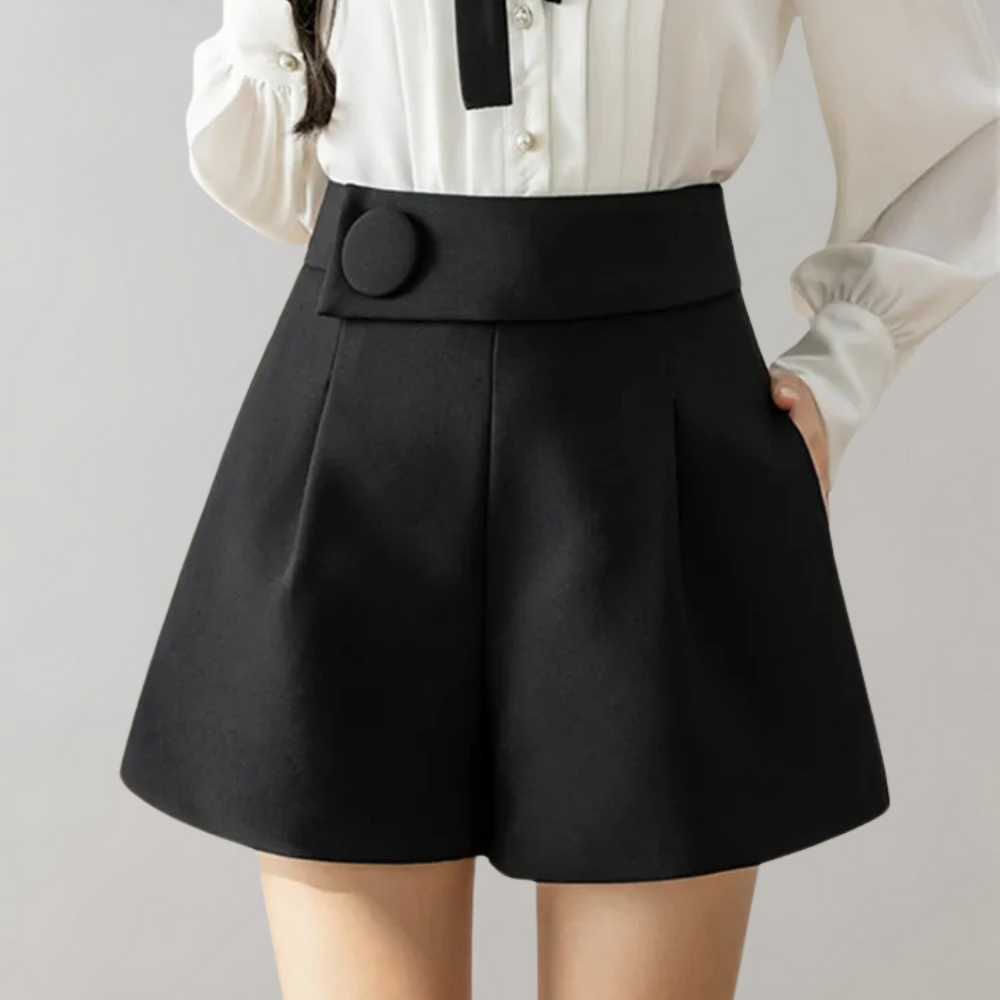 High-waist wide-leg shorts with a stylish button