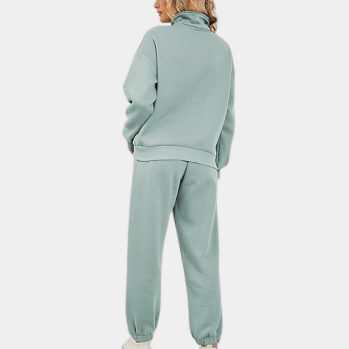 Comfortable tracksuit pullover with zipper