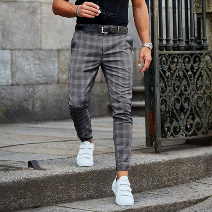 Stylish plaid pattern trouser