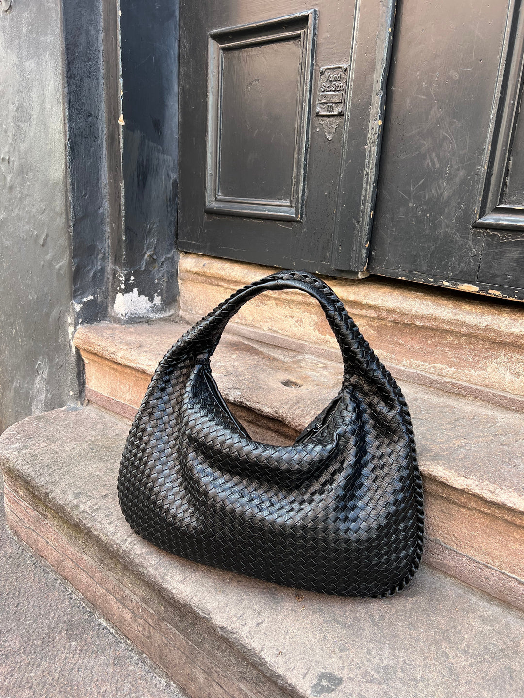 Shoulder bag with stylish woven design