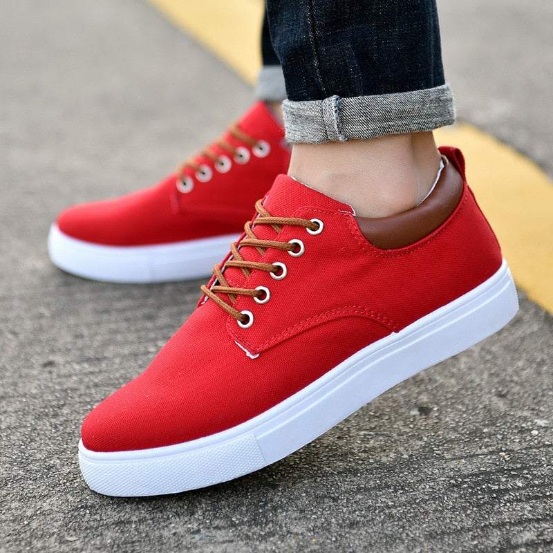 Casual men's sneakers with white sole