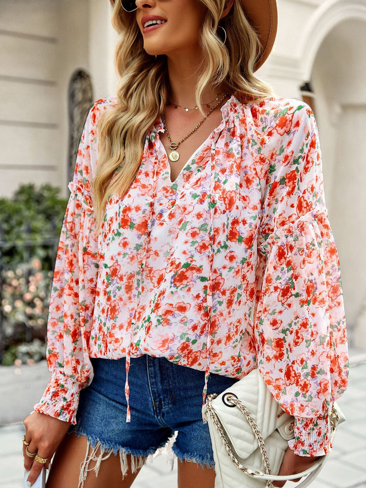 V-neck blouse with long sleeves and elastic cuffs