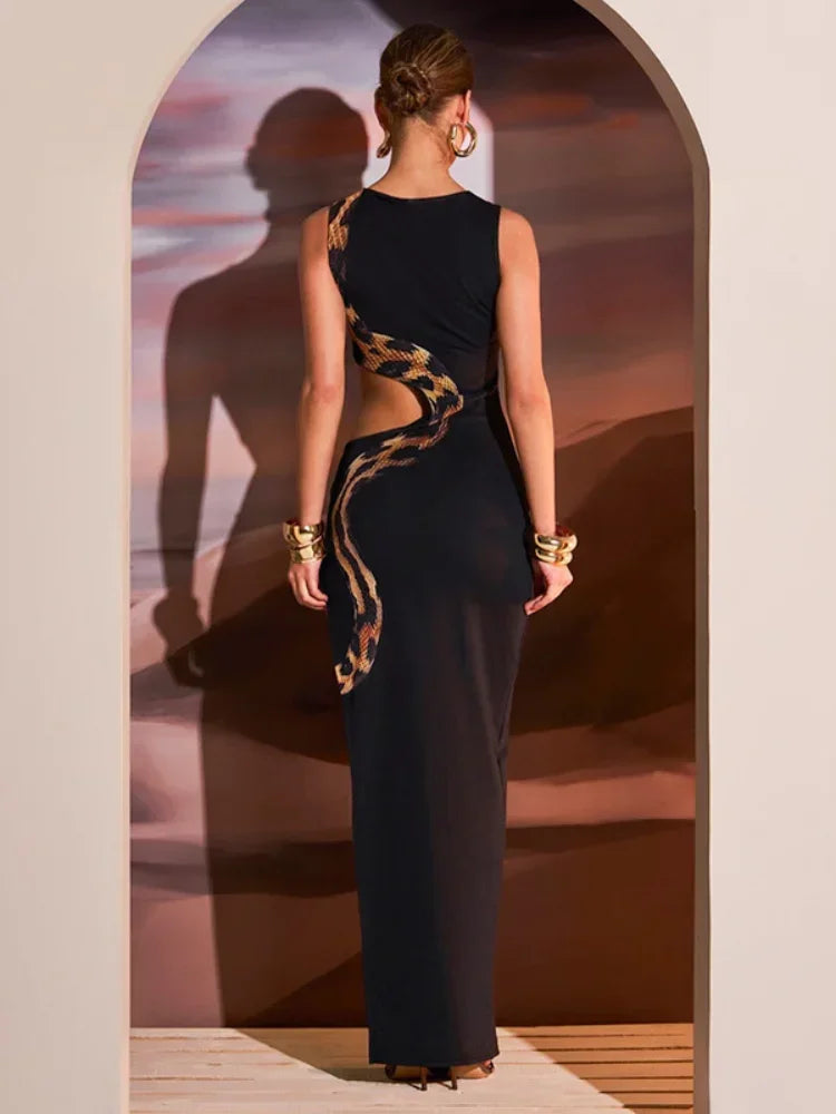 Elegant maxi dress with stylish cutout and high-slit