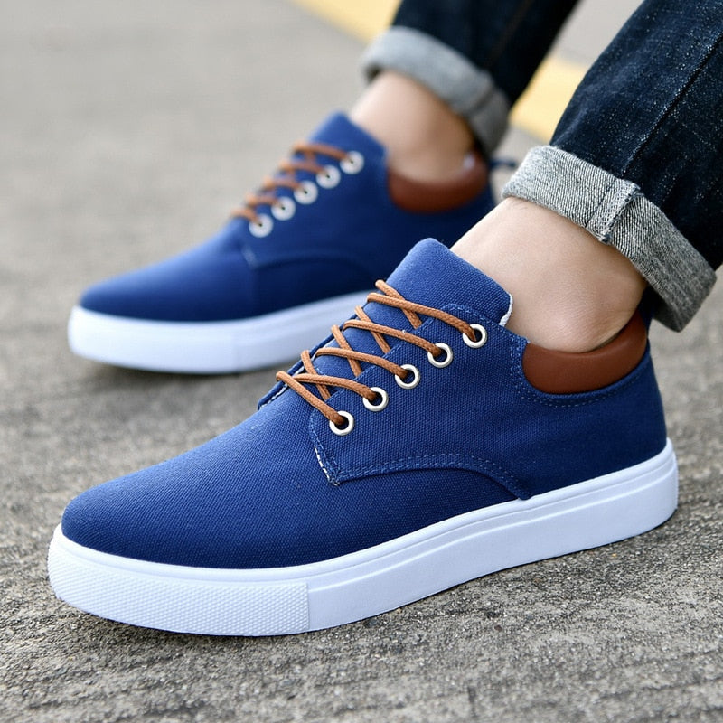 Casual men's sneakers with white sole