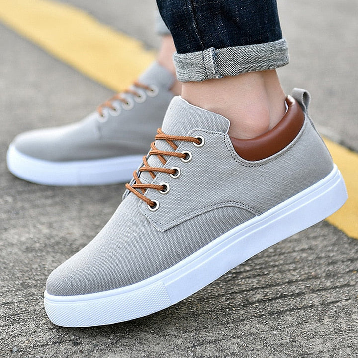 Casual men's sneakers with white sole