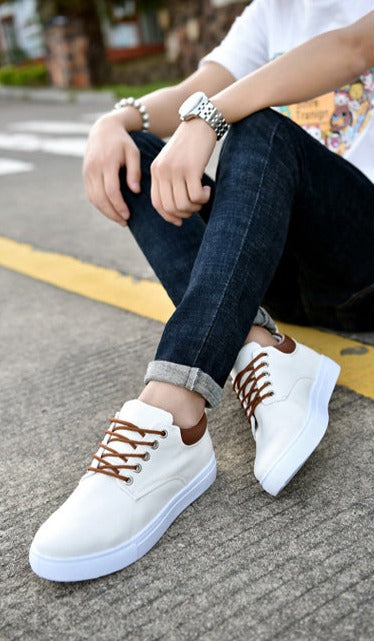 Casual men's sneakers with white sole