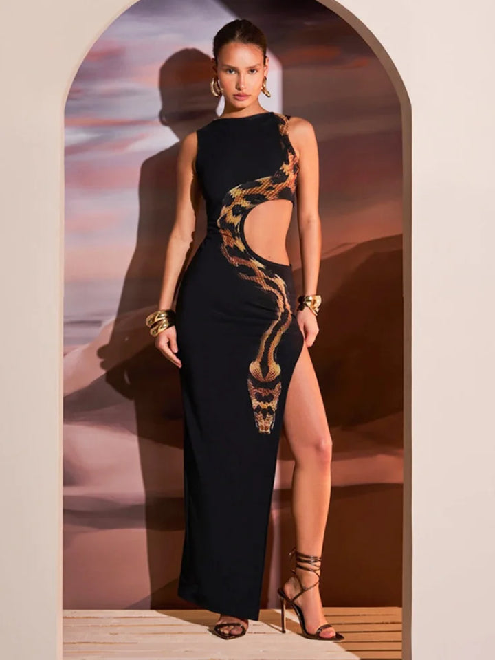 Elegant maxi dress with stylish cutout and high-slit