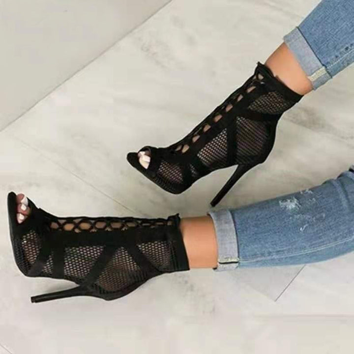 Elegant heels with front laces