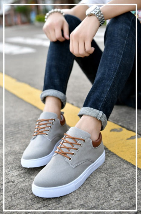 Casual men's sneakers with white sole