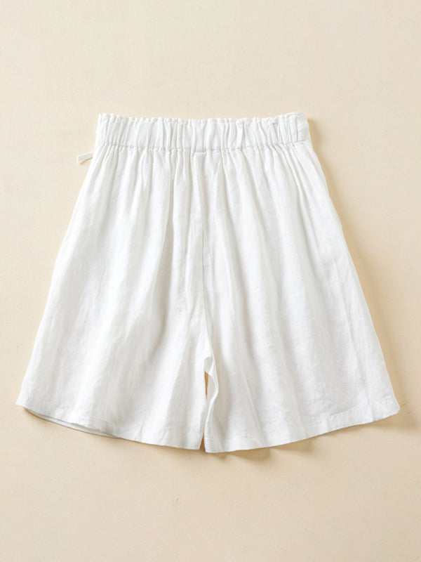 Elegant shorts with stylish adjustable waist