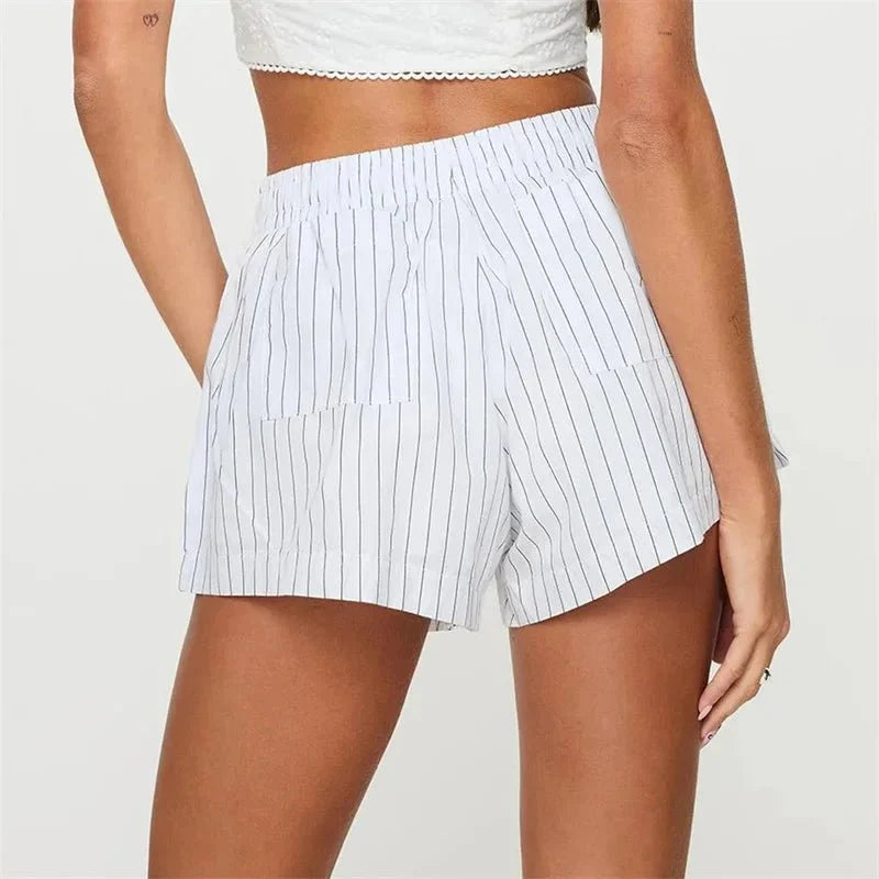 Casual striped shorts with elastic waistband