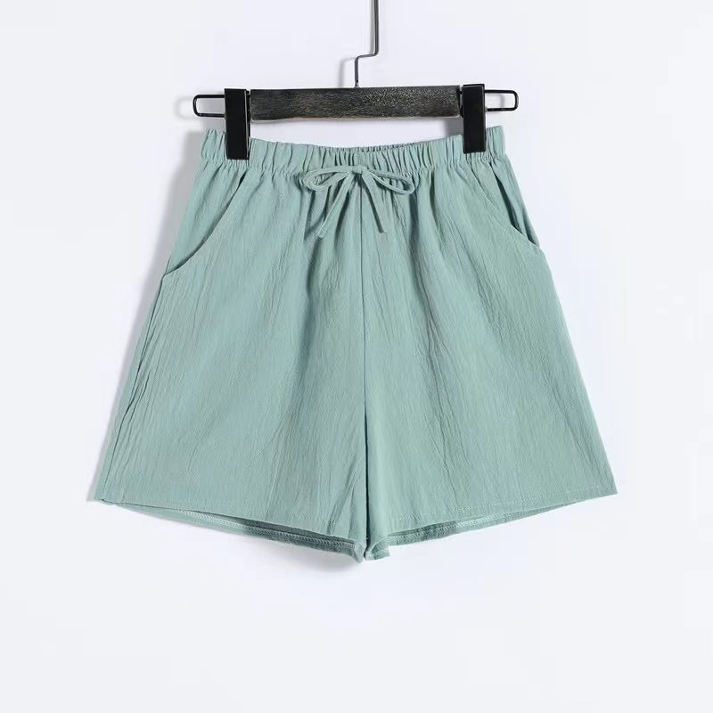 Breathable casual shorts with elasticated waistband